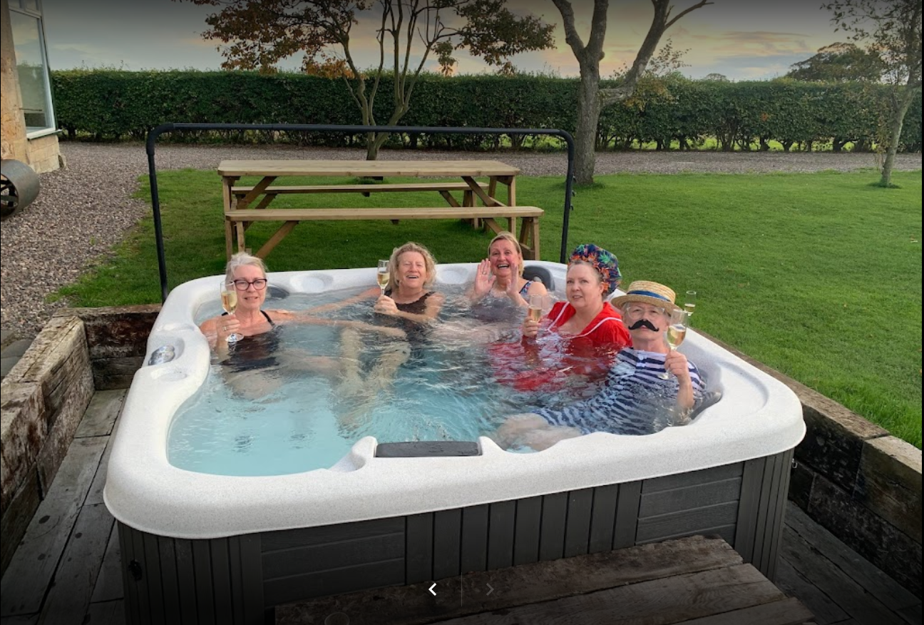 lodges with a hot tub